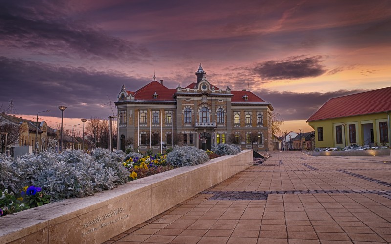 2012-11-26 - Tolna - Polgármesteri Hivatal - Naplemente HDR CzB resize