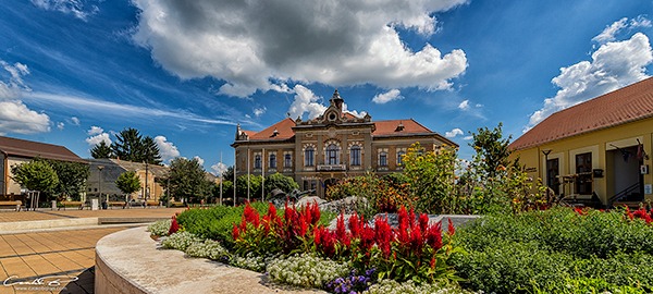 Tolnai Kulturális Központ és Könyvtár